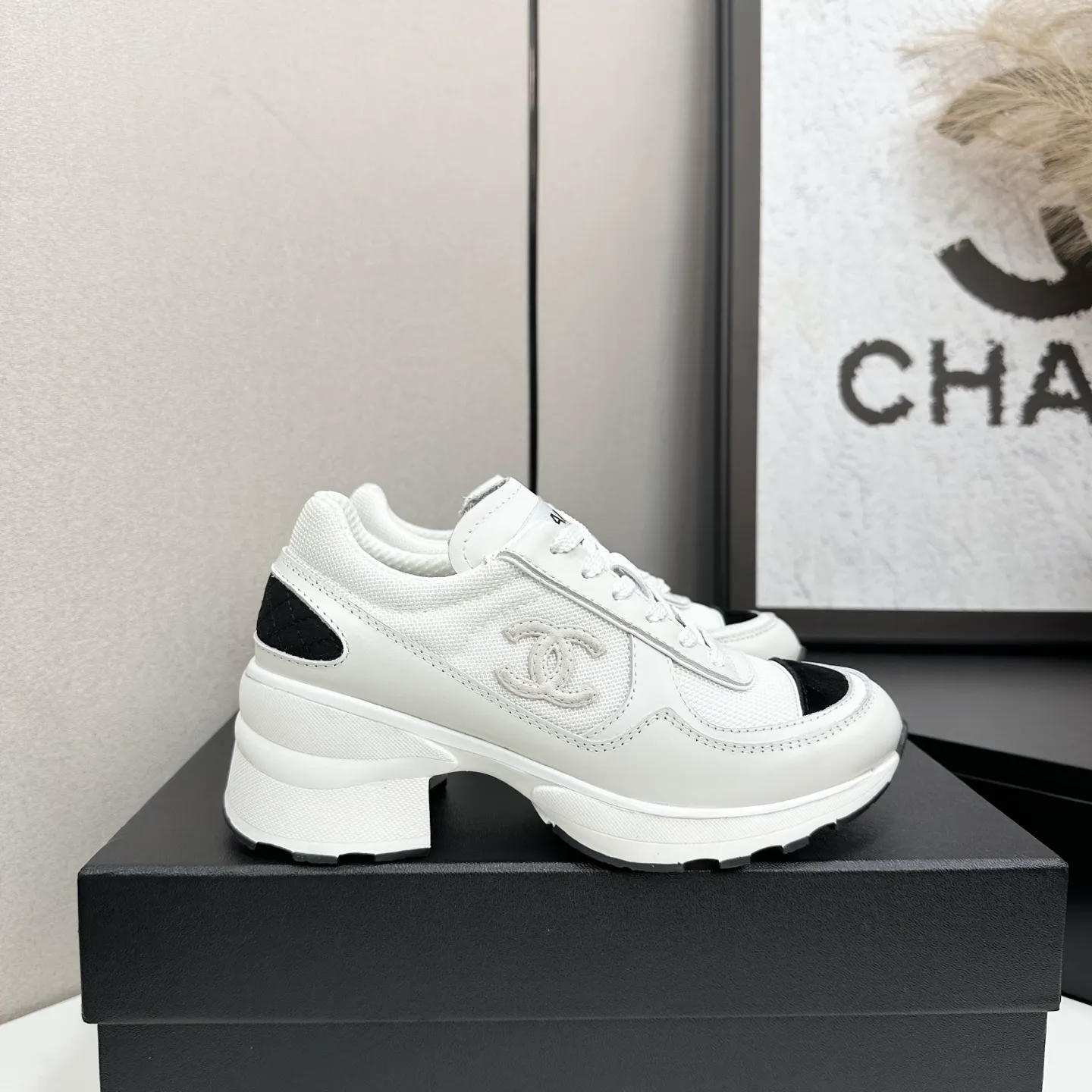 👟👟Ex-factory price 640👟👟Chanel Panda Shoes! 2025 counter's top casual sports shoes. This classic design; the upper is electro-embroidered with a variety of techniques; the outsole is fashionable and sporty; the unusual inclusion of a variety of color matching elements... The diversified mix and match is very good-looking and versatile, and can be used for leisure, fashion, sports, and outdoor... ꫛꫀꪝ Go➫ Materials: ❶Upper made of: original imported first-layer silk cowhide + original waterproof cloth + original first-layer cowhide ❷Inner lining: Original Yangli+wang ❸ Outsole based on: Original TPU combination outsole Counter boutique packaging complete set for women 35–41
